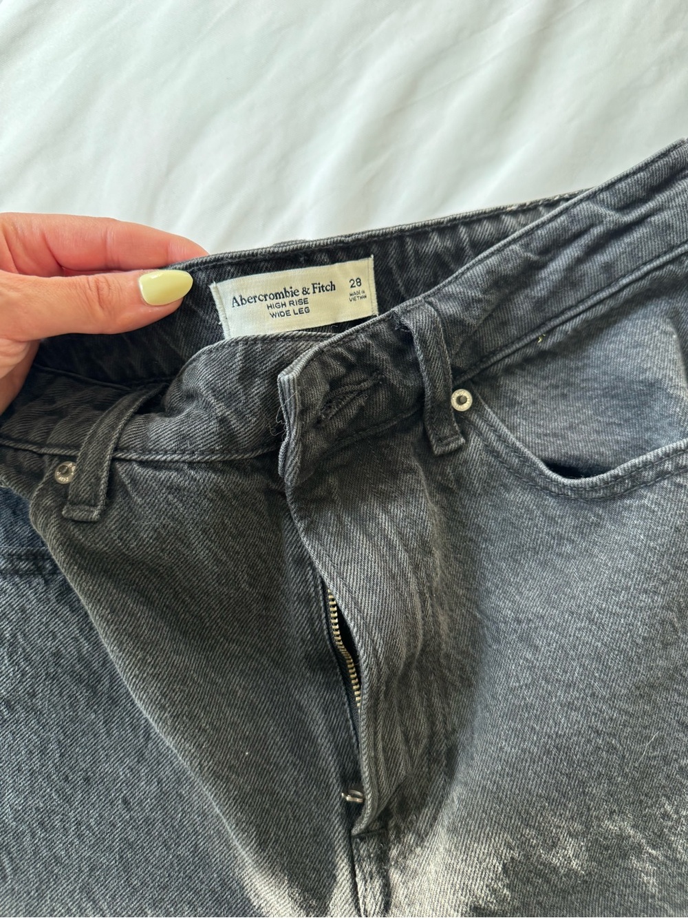 Abercrombie Curve Love High-Rise Wide Leg Jeans in Washed Black - Picture 4 of 5